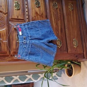 Tommy Hilfiger Vintage Buckle Back Jean Shorts Size 9